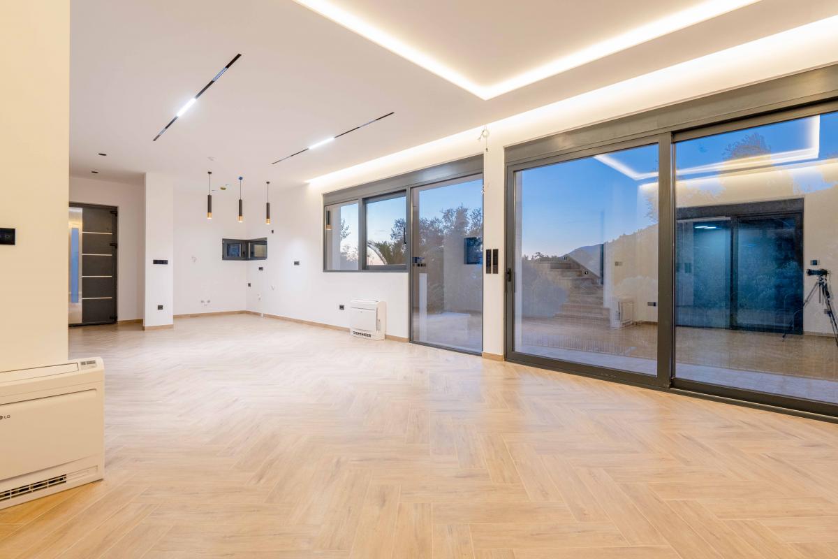 Luksuzna Vila od 240m2 sa bazenom, Budva 17