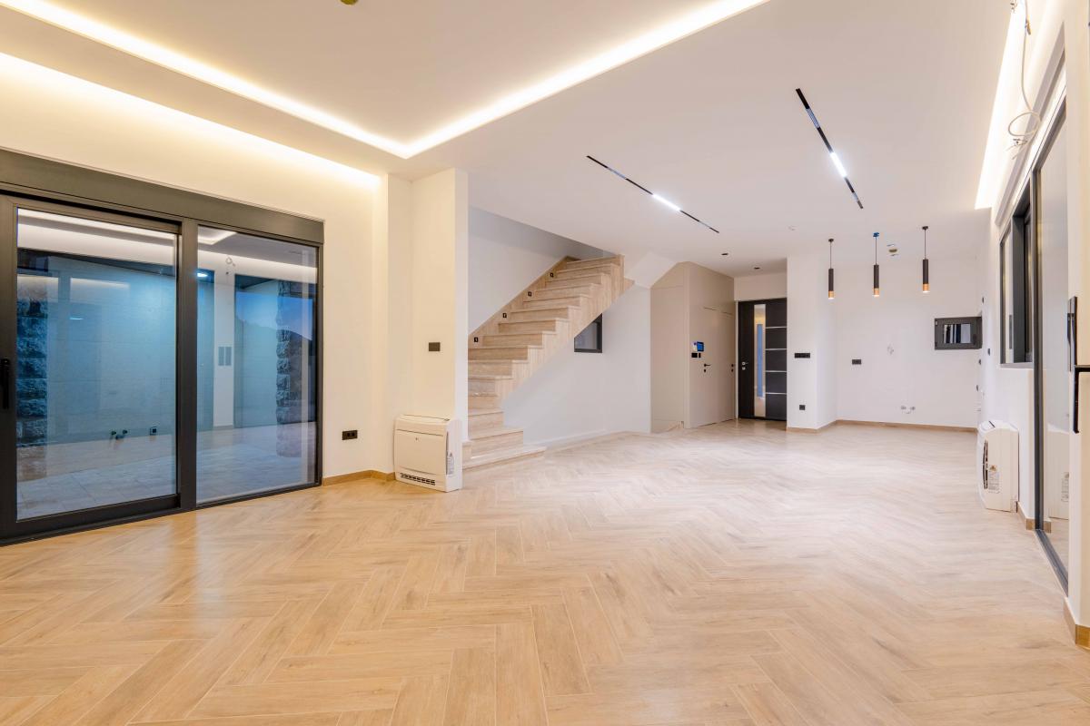 Luksuzna Vila od 240m2 sa bazenom, Budva 18