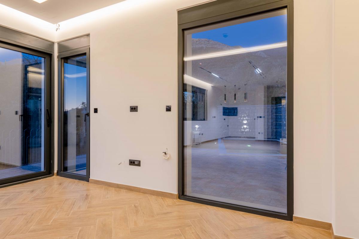 Luksuzna Vila od 240m2 sa bazenom, Budva 20
