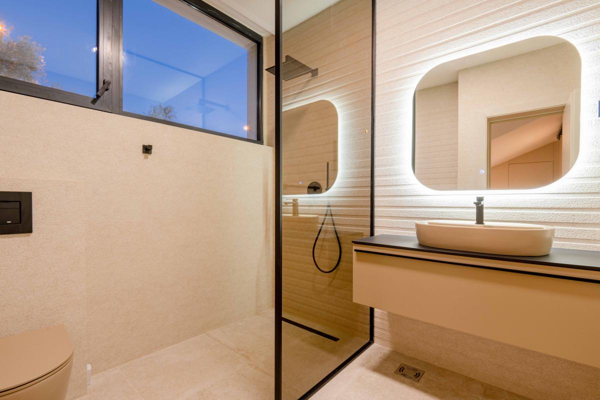 Luksuzna Vila od 240m2 sa bazenom, Budva 21