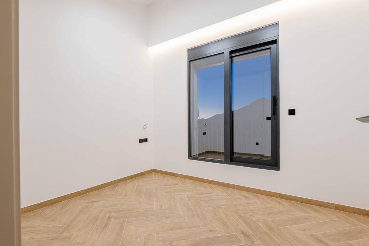 Luksuzna Vila od 240m2 sa bazenom, Budva 23