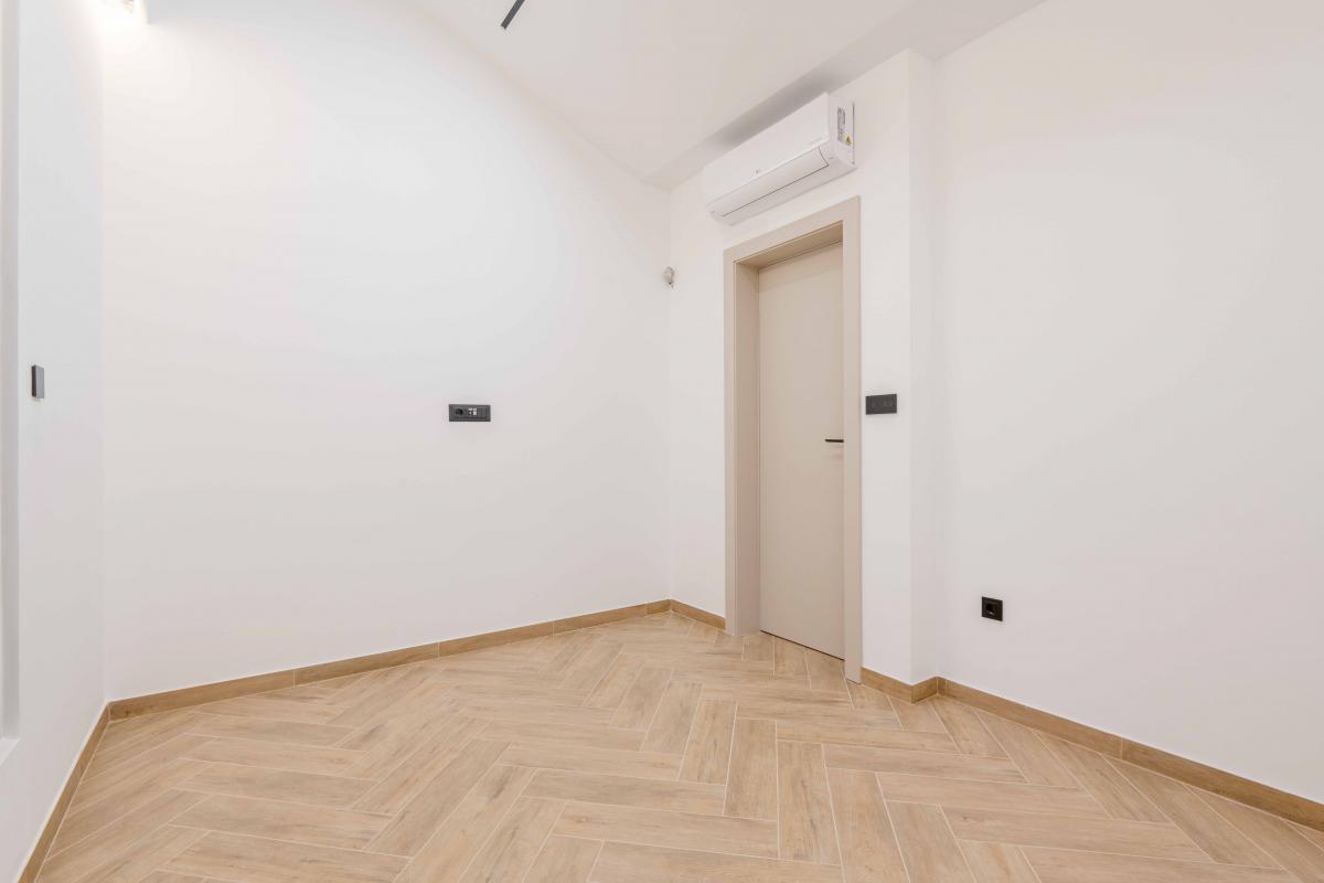 Luksuzna Vila od 240m2 sa bazenom, Budva 25