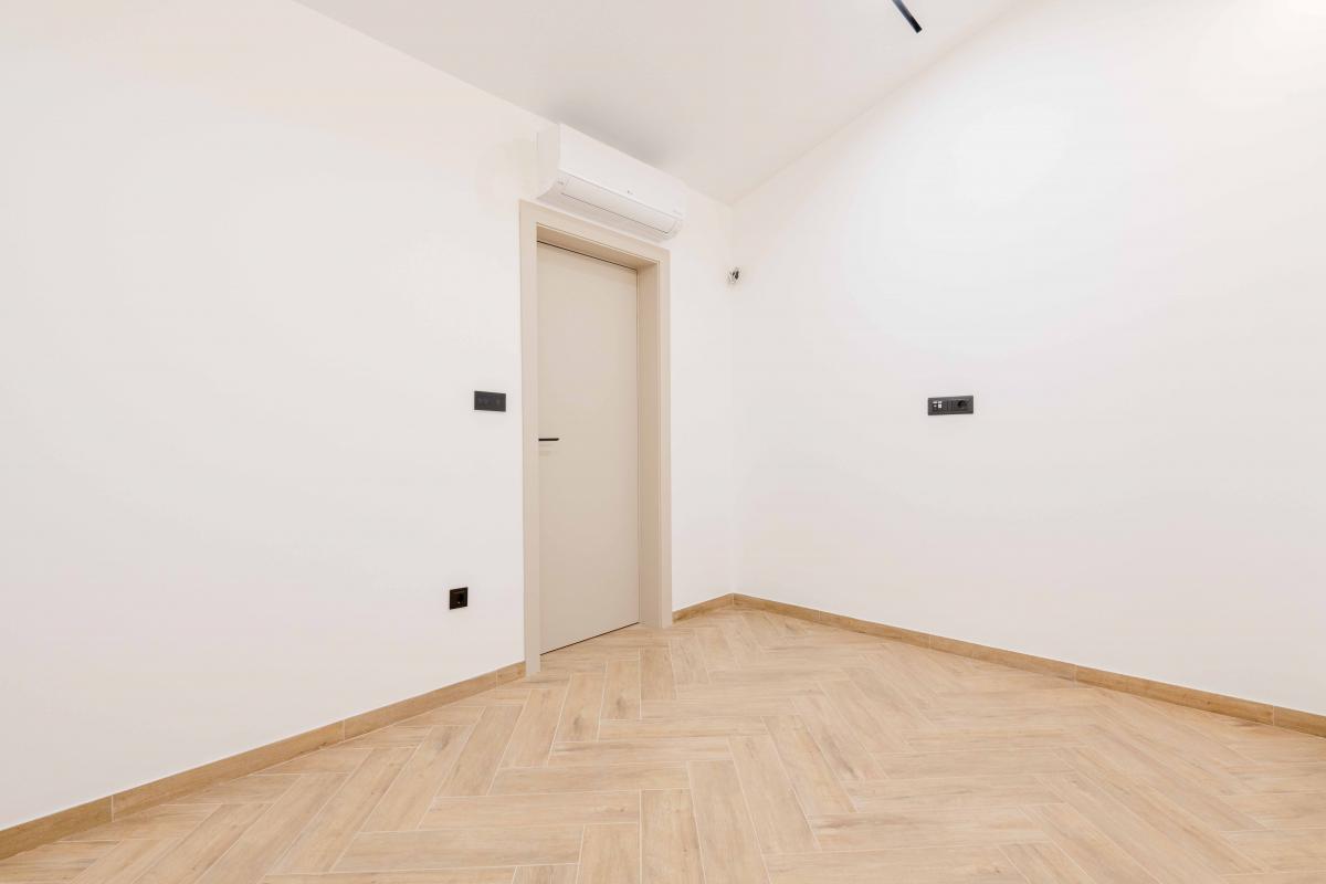 Luksuzna Vila od 240m2 sa bazenom, Budva 27