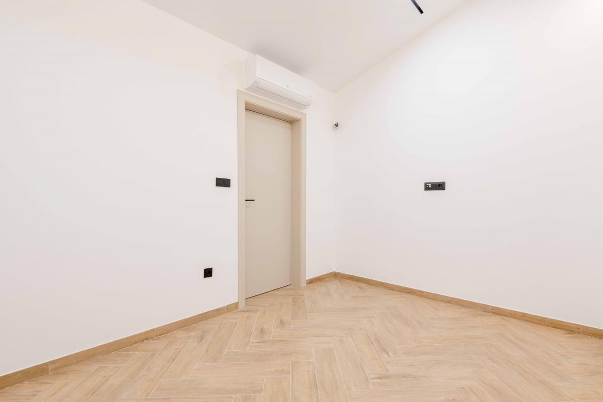 Luksuzna Vila od 240m2 sa bazenom, Budva 28