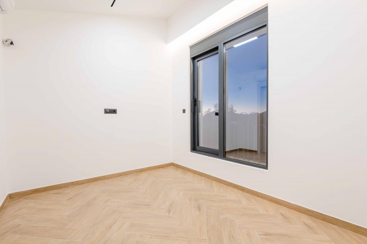 Luksuzna Vila od 240m2 sa bazenom, Budva 29