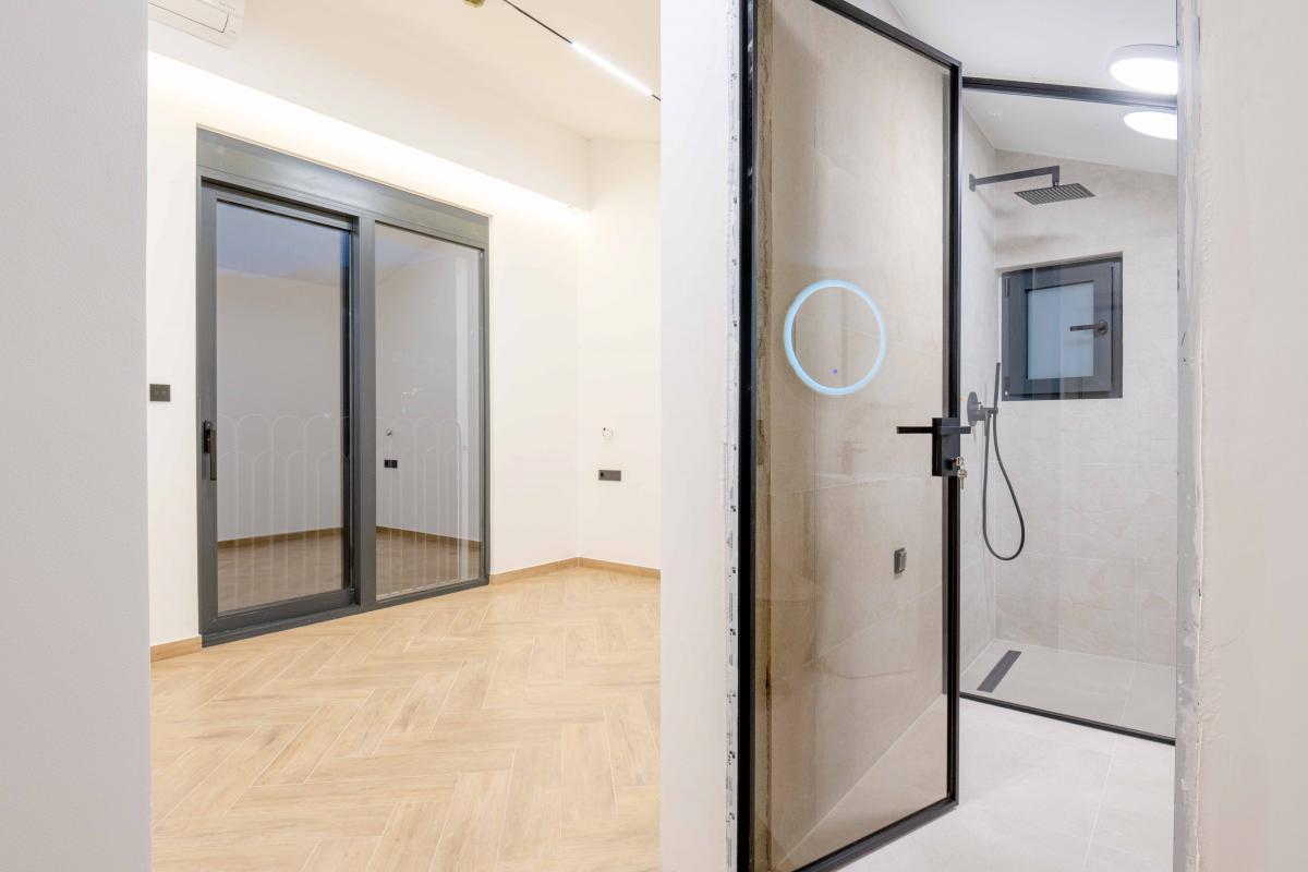 Luksuzna Vila od 240m2 sa bazenom, Budva 30
