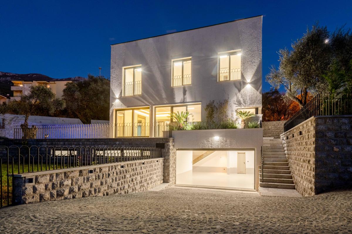 Luksuzna Vila od 240m2 sa bazenom, Budva 4