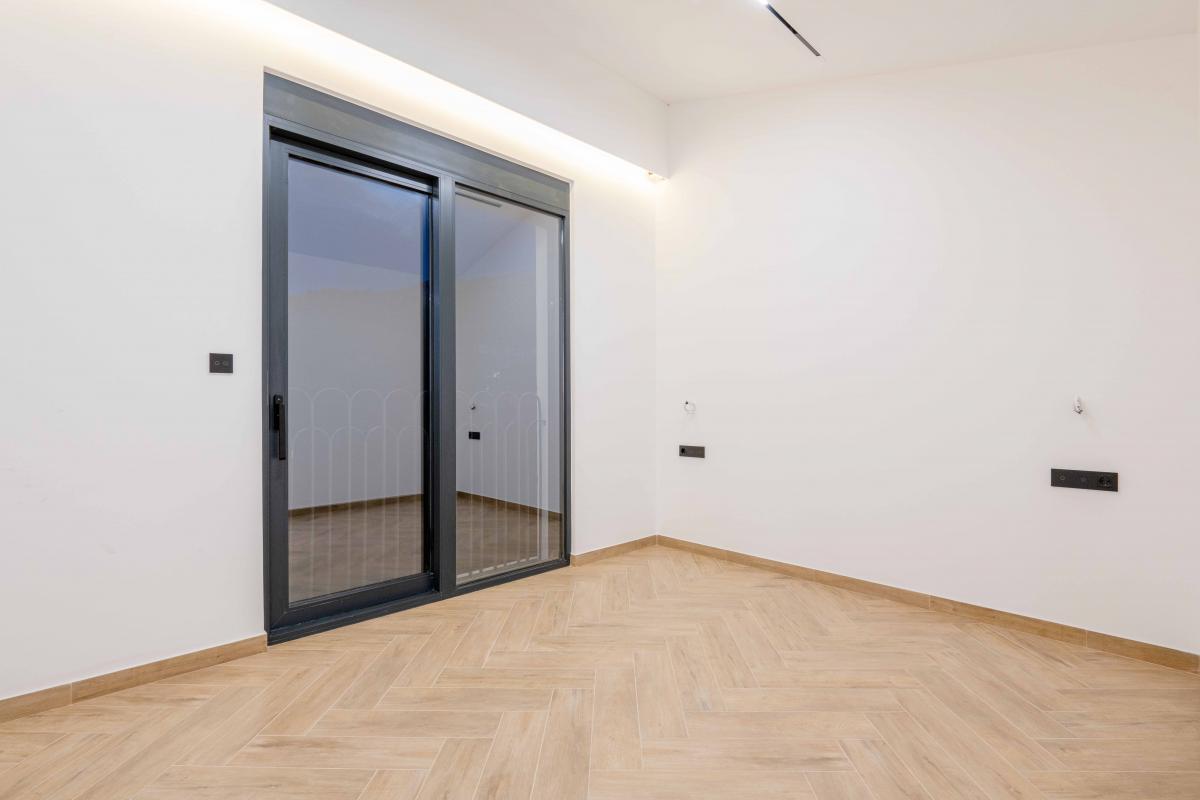 Luksuzna Vila od 240m2 sa bazenom, Budva 31