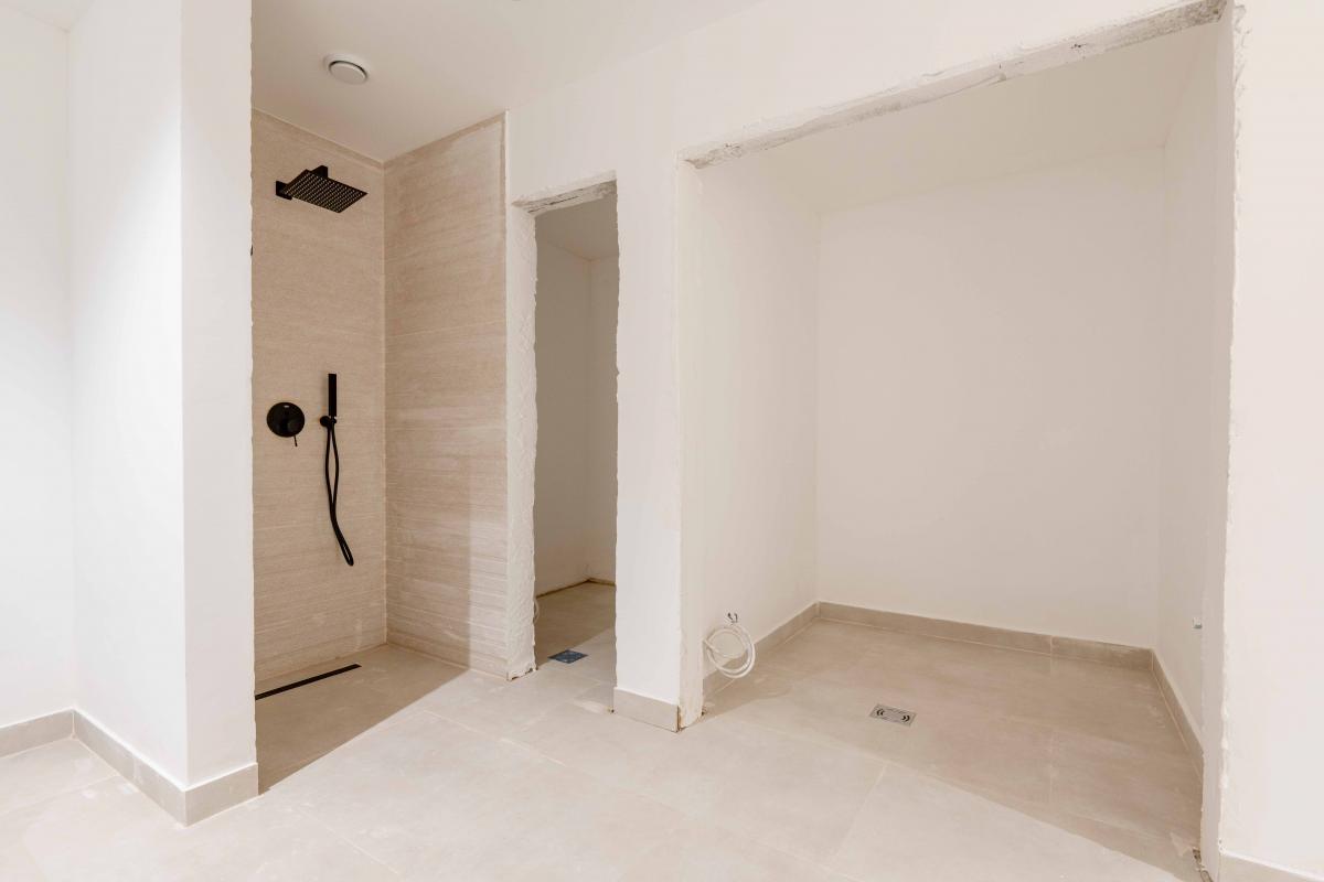 Luksuzna Vila od 240m2 sa bazenom, Budva 40