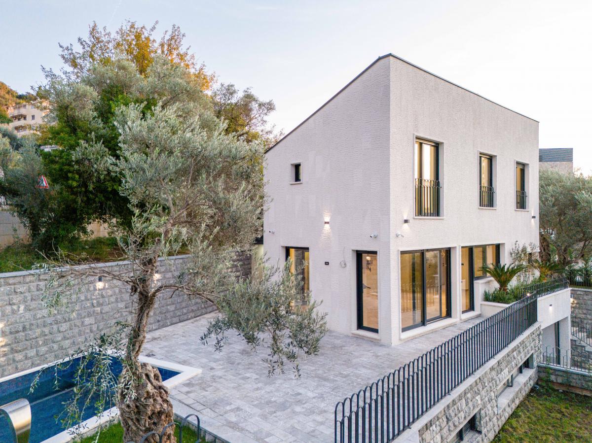 Luksuzna Vila od 240m2 sa bazenom, Budva 5