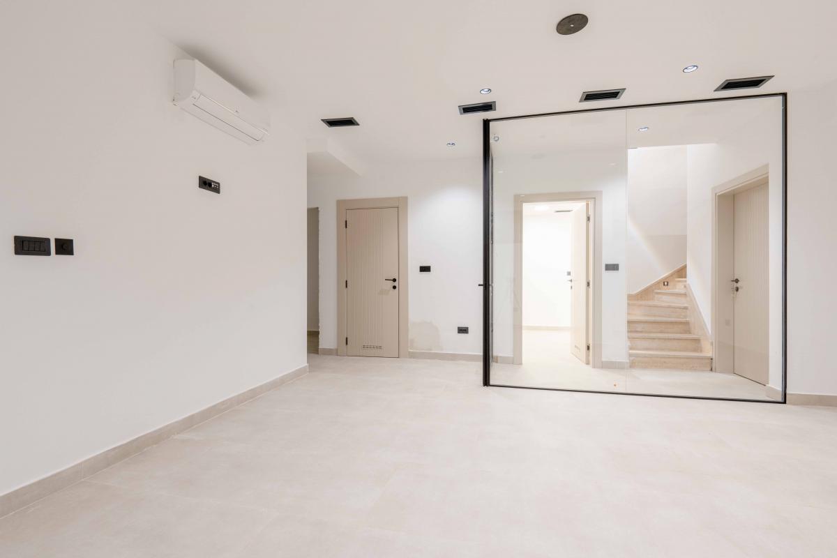 Luksuzna Vila od 240m2 sa bazenom, Budva 41