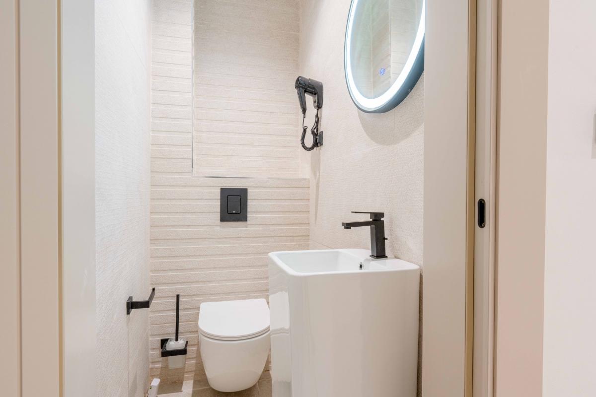 Luksuzna Vila od 240m2 sa bazenom, Budva 45