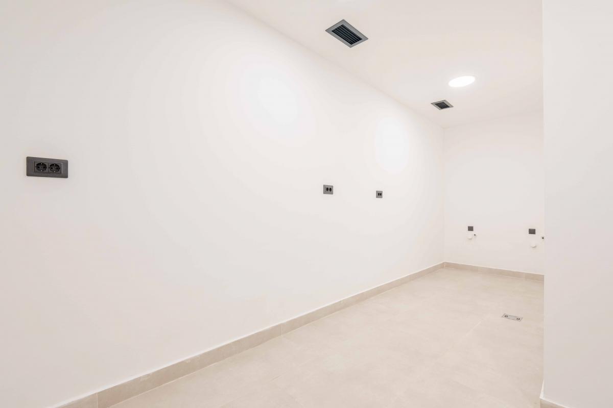 Luksuzna Vila od 240m2 sa bazenom, Budva 47