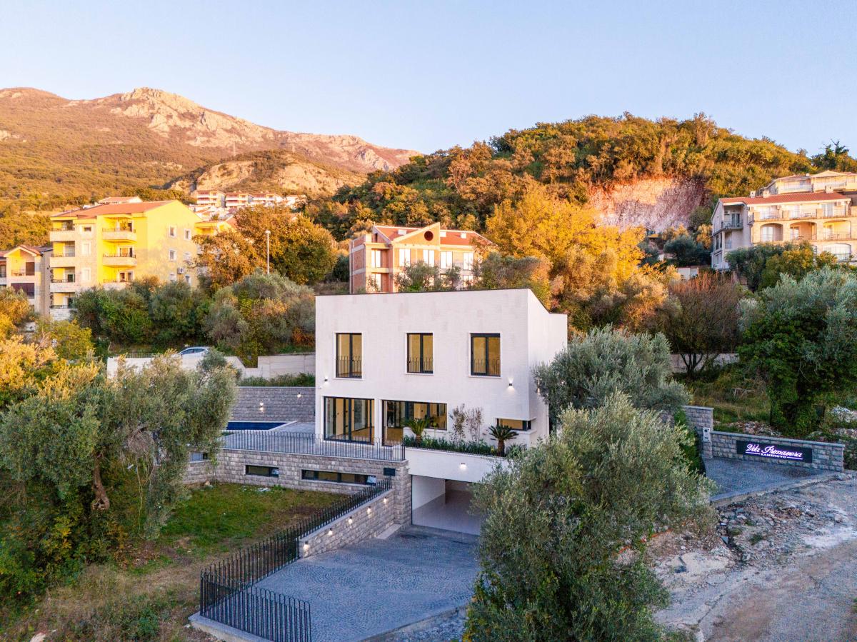 Luksuzna Vila od 240m2 sa bazenom, Budva 59