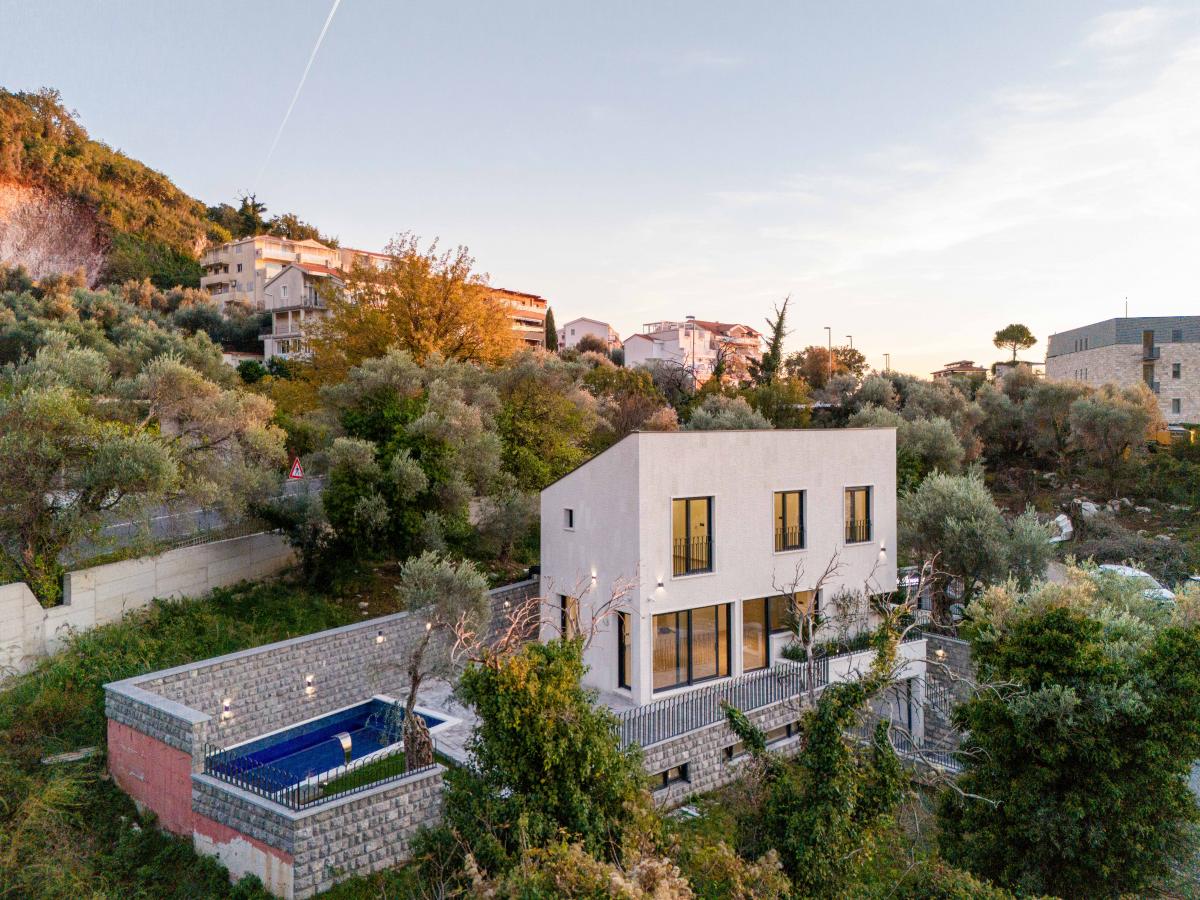 Luksuzna Vila od 240m2 sa bazenom, Budva 7