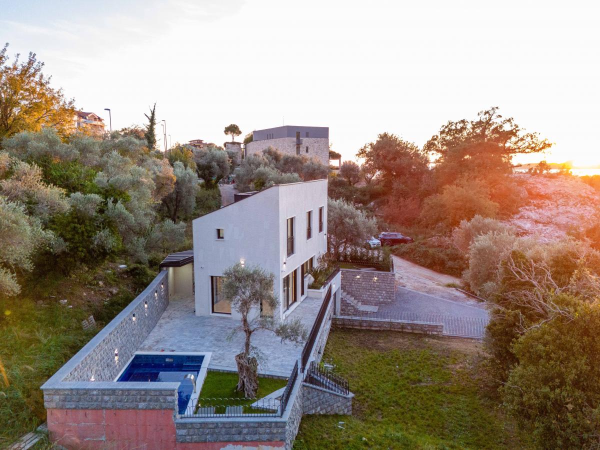 Luksuzna Vila od 240m2 sa bazenom, Budva 61