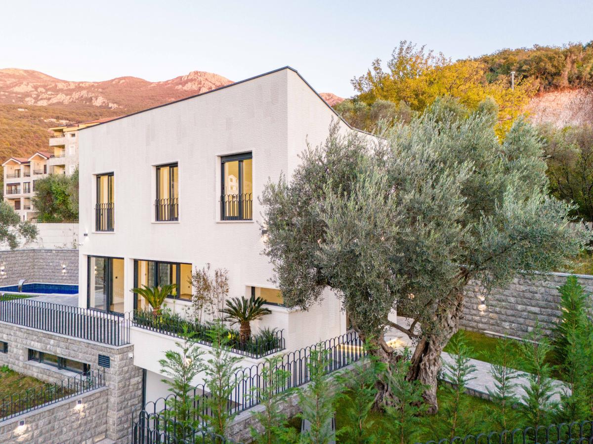 Luksuzna Vila od 240m2 sa bazenom, Budva 62