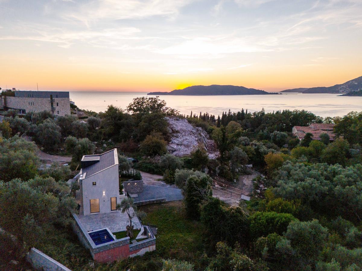 Luksuzna Vila od 240m2 sa bazenom, Budva 63