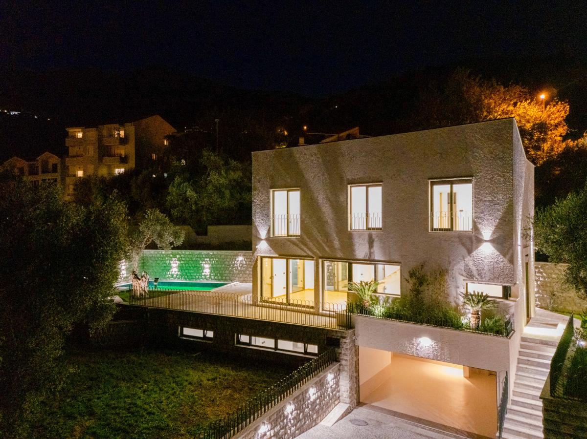 Luksuzna Vila od 240m2 sa bazenom, Budva 65