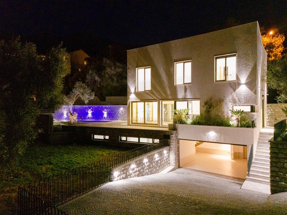 Luksuzna Vila od 240m2 sa bazenom, Budva 66