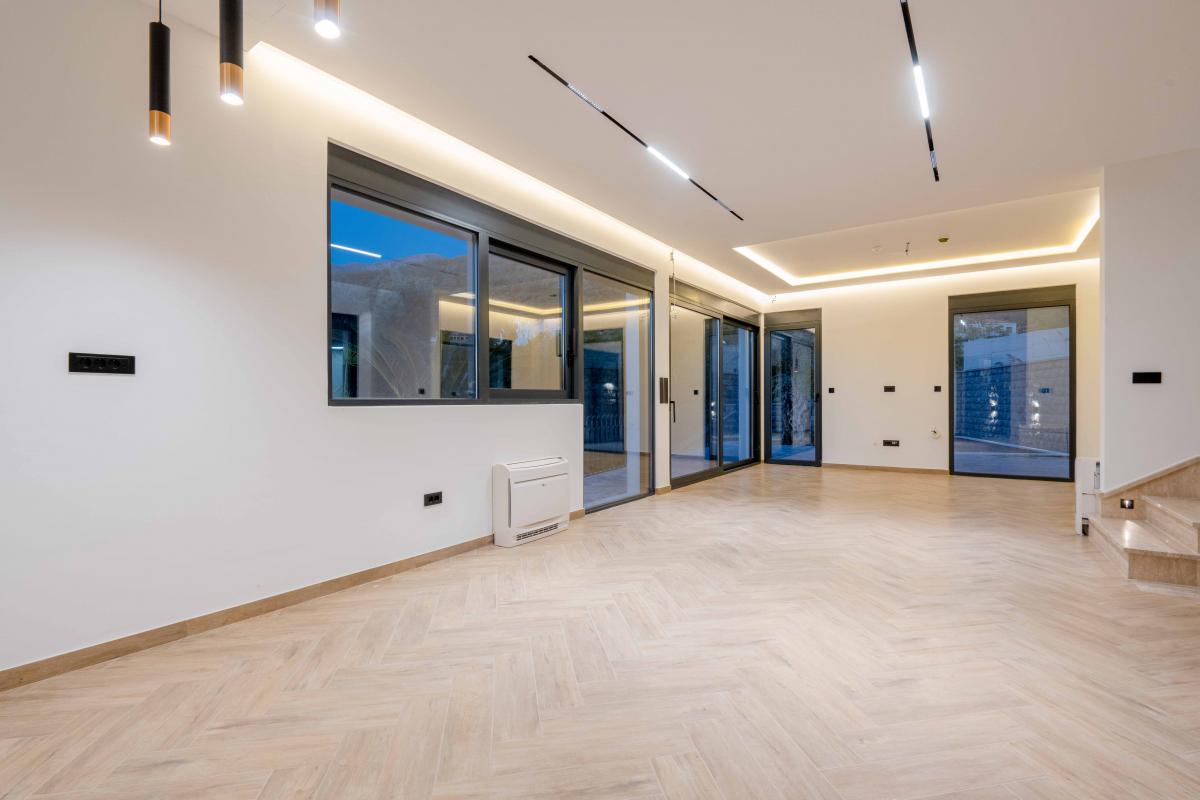 Luksuzna Vila od 240m2 sa bazenom, Budva 10