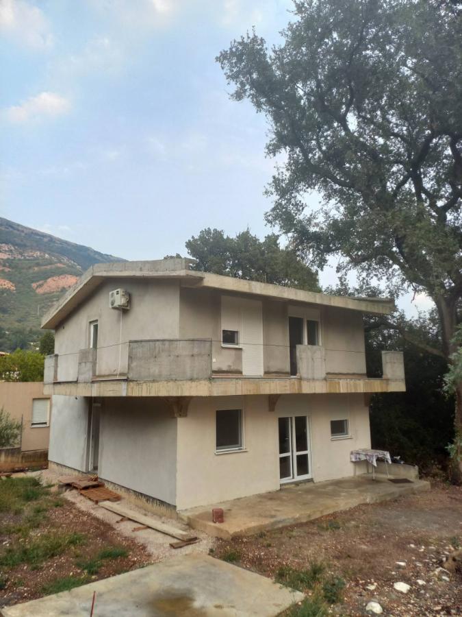 Kuća u Baru, 180m²