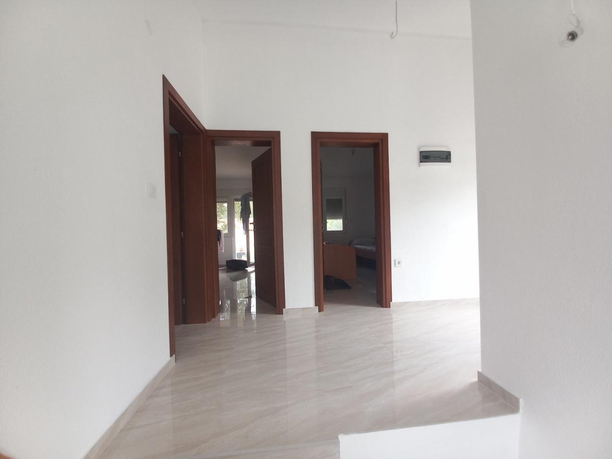 Kuća u Baru, 180m² 2