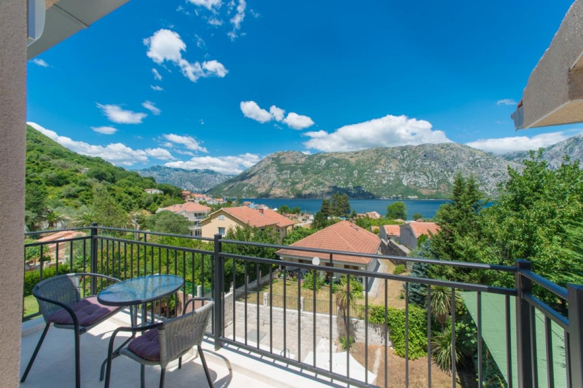 Moderna vila sa bazenom u Stolivu, Kotor 2