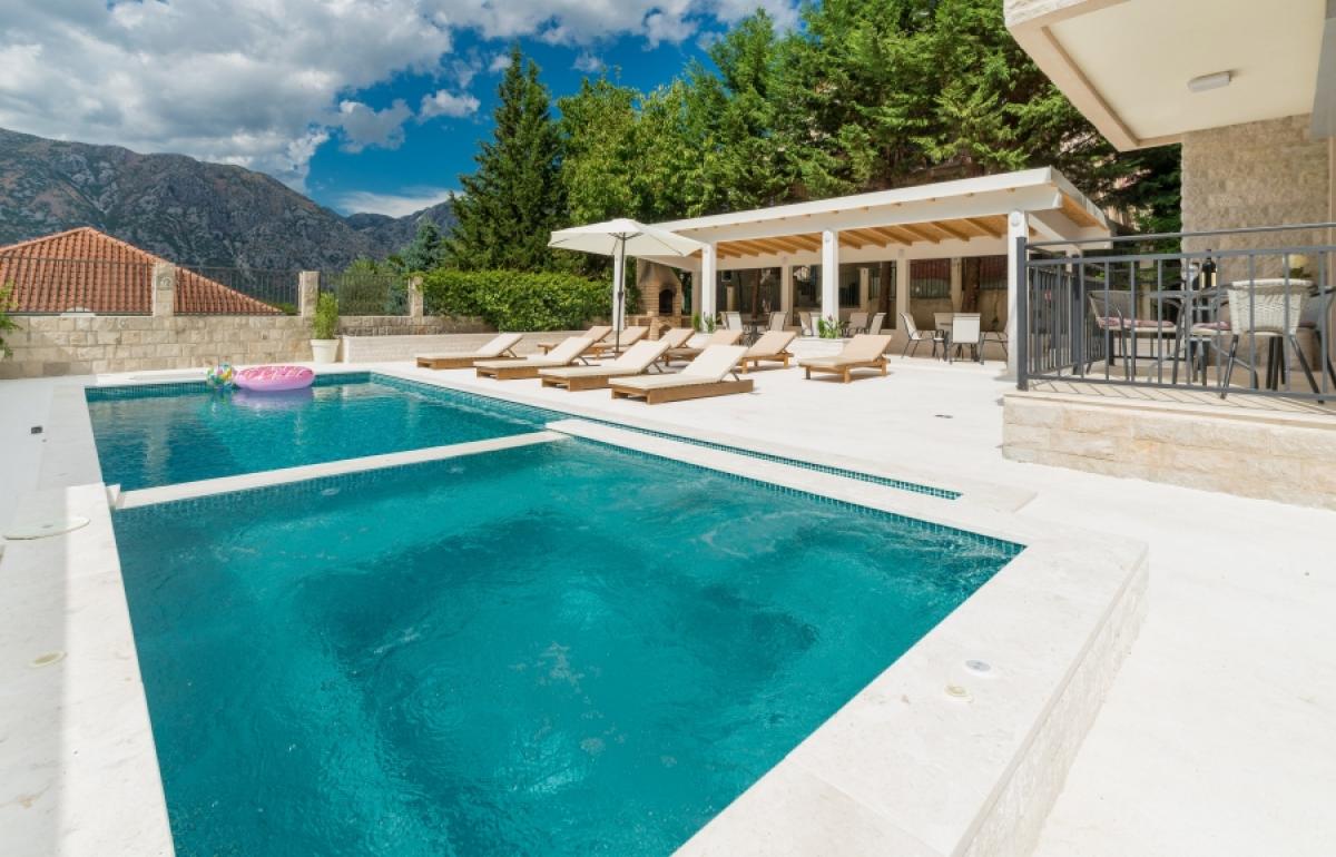 Moderna vila sa bazenom u Stolivu, Kotor 3