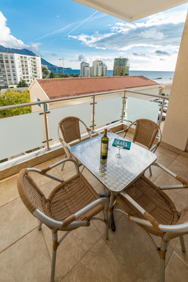 Prodaje se jednosoban stan 54 m2, Budva