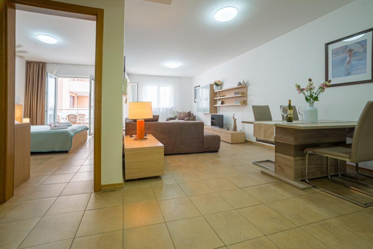 Prodaje se jednosoban stan 54 m2, Budva 3