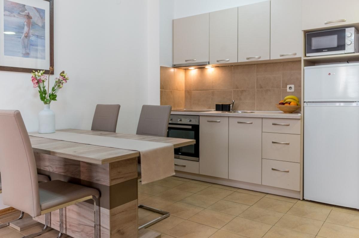 Prodaje se jednosoban stan 54 m2, Budva 6