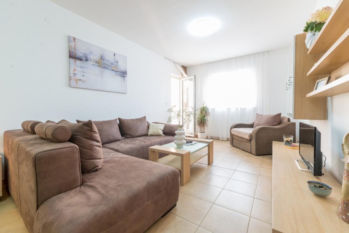 Prodaje se jednosoban stan 54 m2, Budva 8