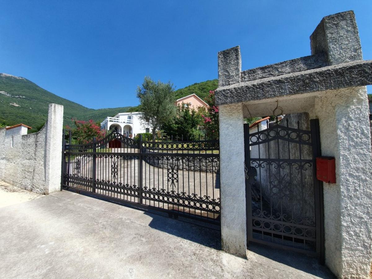 House for Sale 250 m2, Tivat, Seljanovo, 1,000 m2 Yard, Sea View