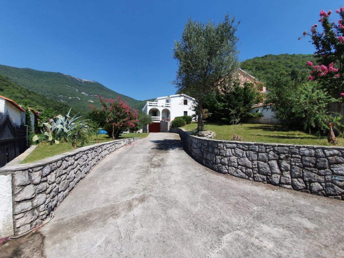 House for Sale 250 m2, Tivat, Seljanovo, 1,000 m2 Yard, Sea View 2