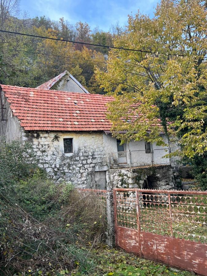 House and Land for Sale, Cetinje, Bajice, 63 m2 House + 491 m2 Additional Plot 3