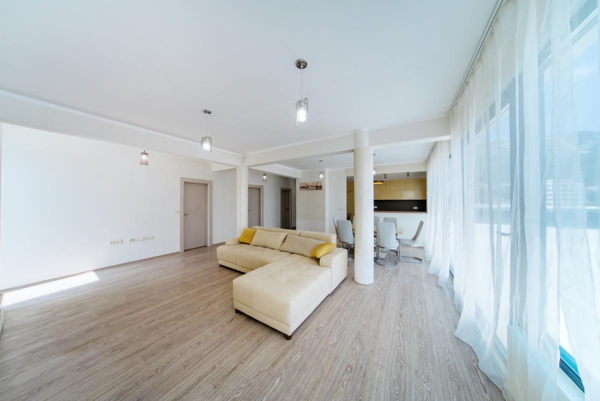 Trosoban stan u Budvi, 234m² 42
