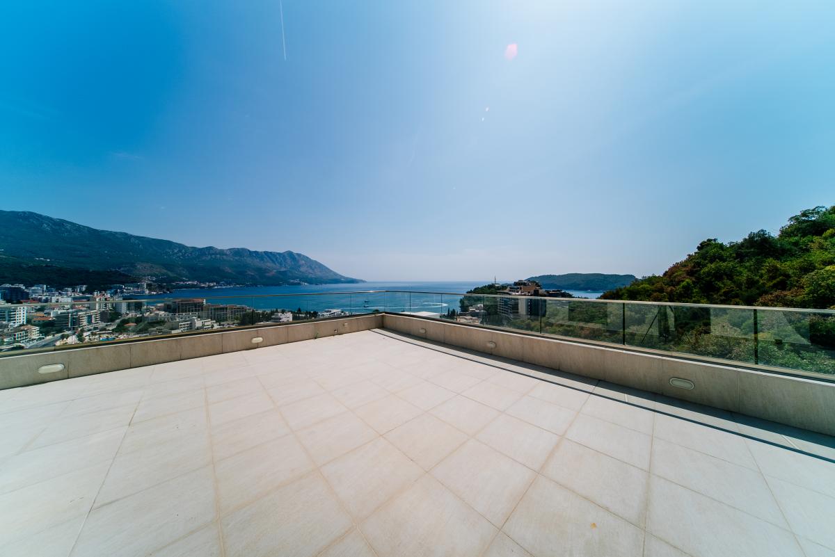 Trosoban stan u Budvi, 234m² 43