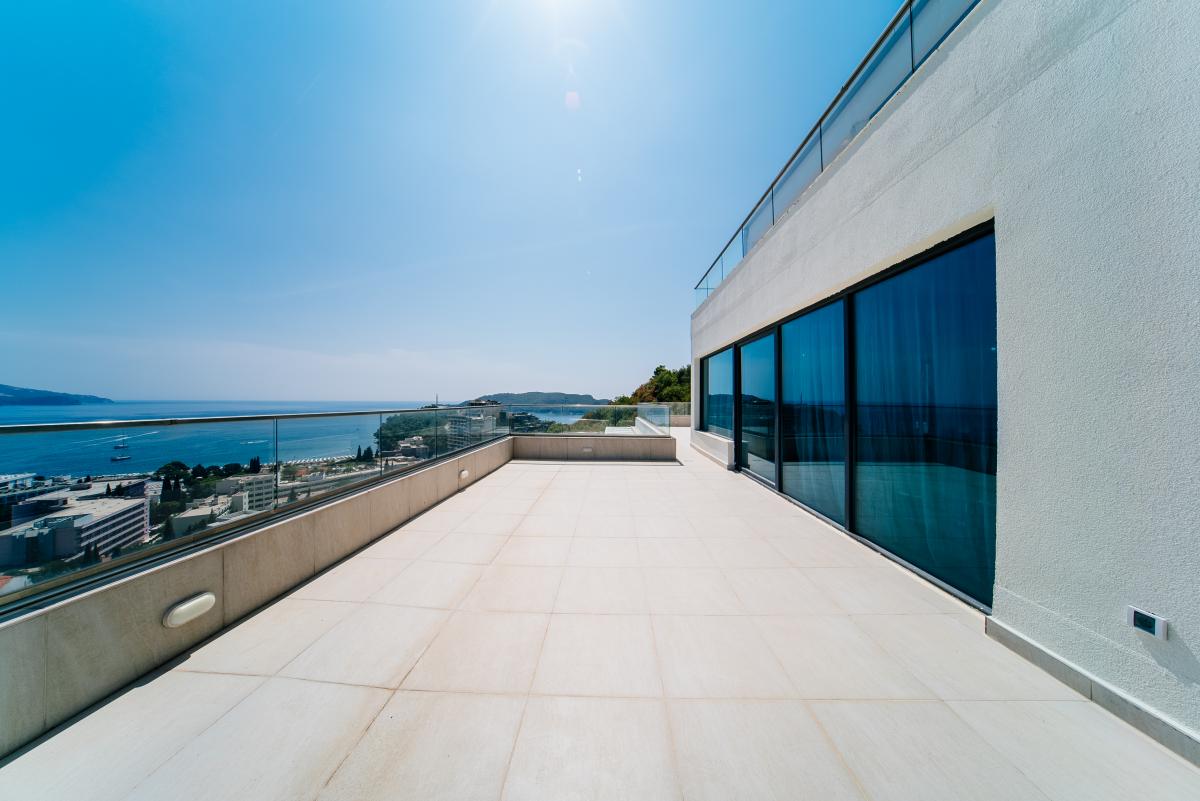 Trosoban stan u Budvi, 234m² 47