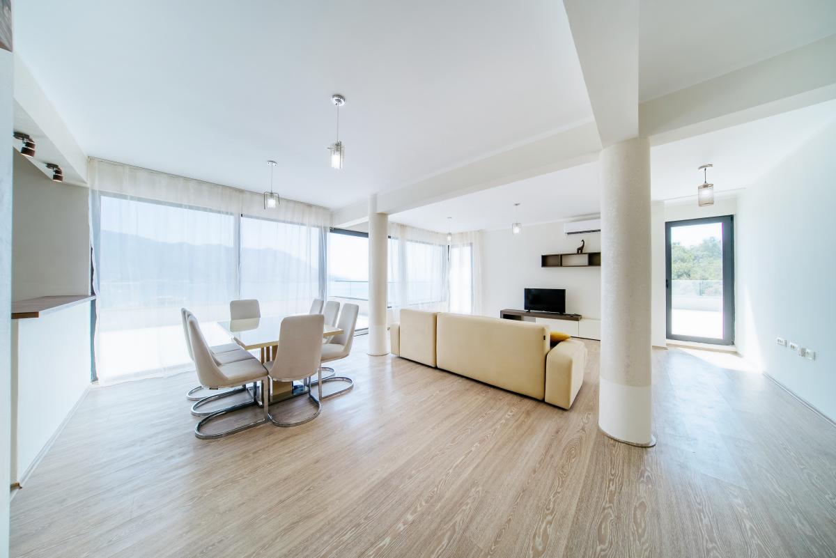 Trosoban stan u Budvi, 234m² 53
