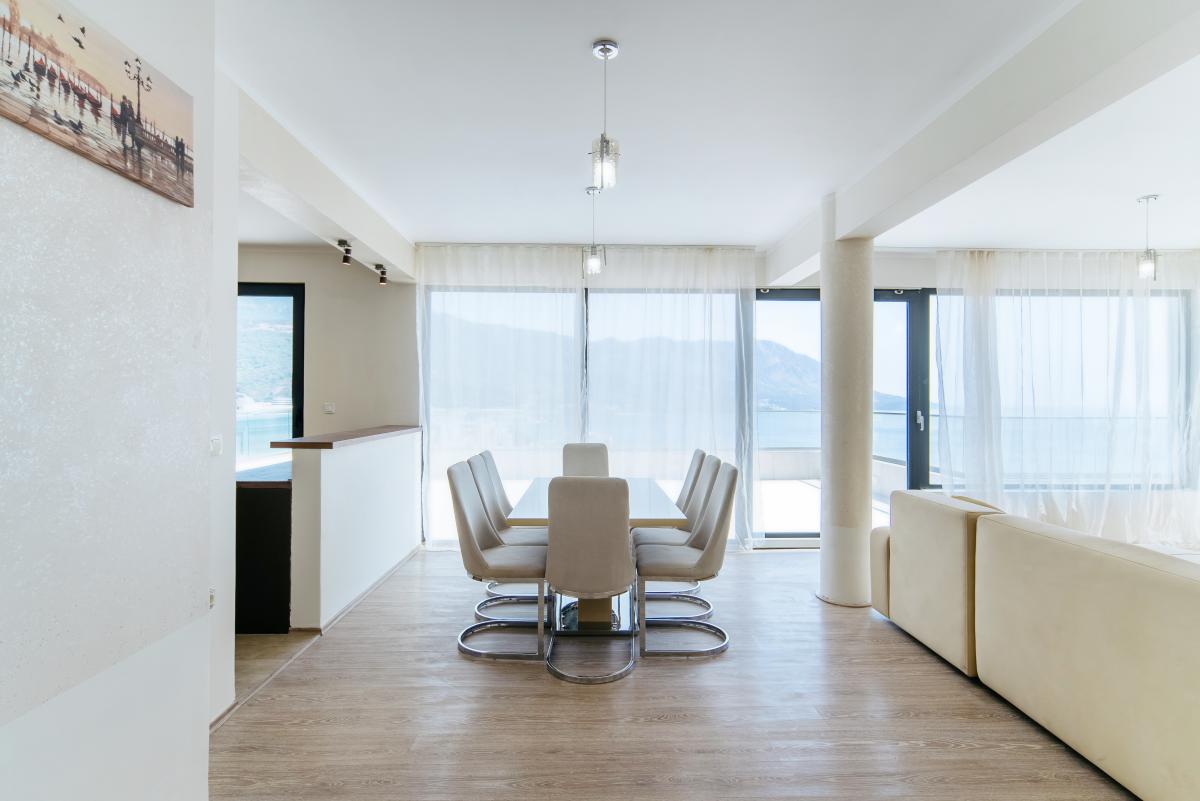Trosoban stan u Budvi, 234m² 54