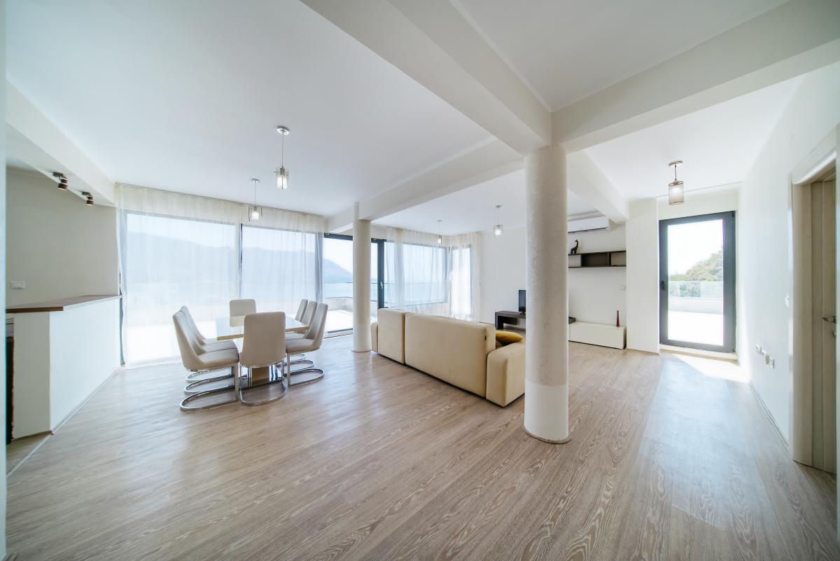 Trosoban stan u Budvi, 234m² 55