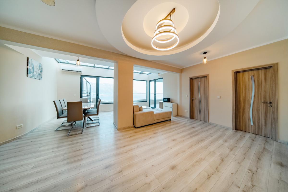 Trosoban stan u Budvi, 257m² 18