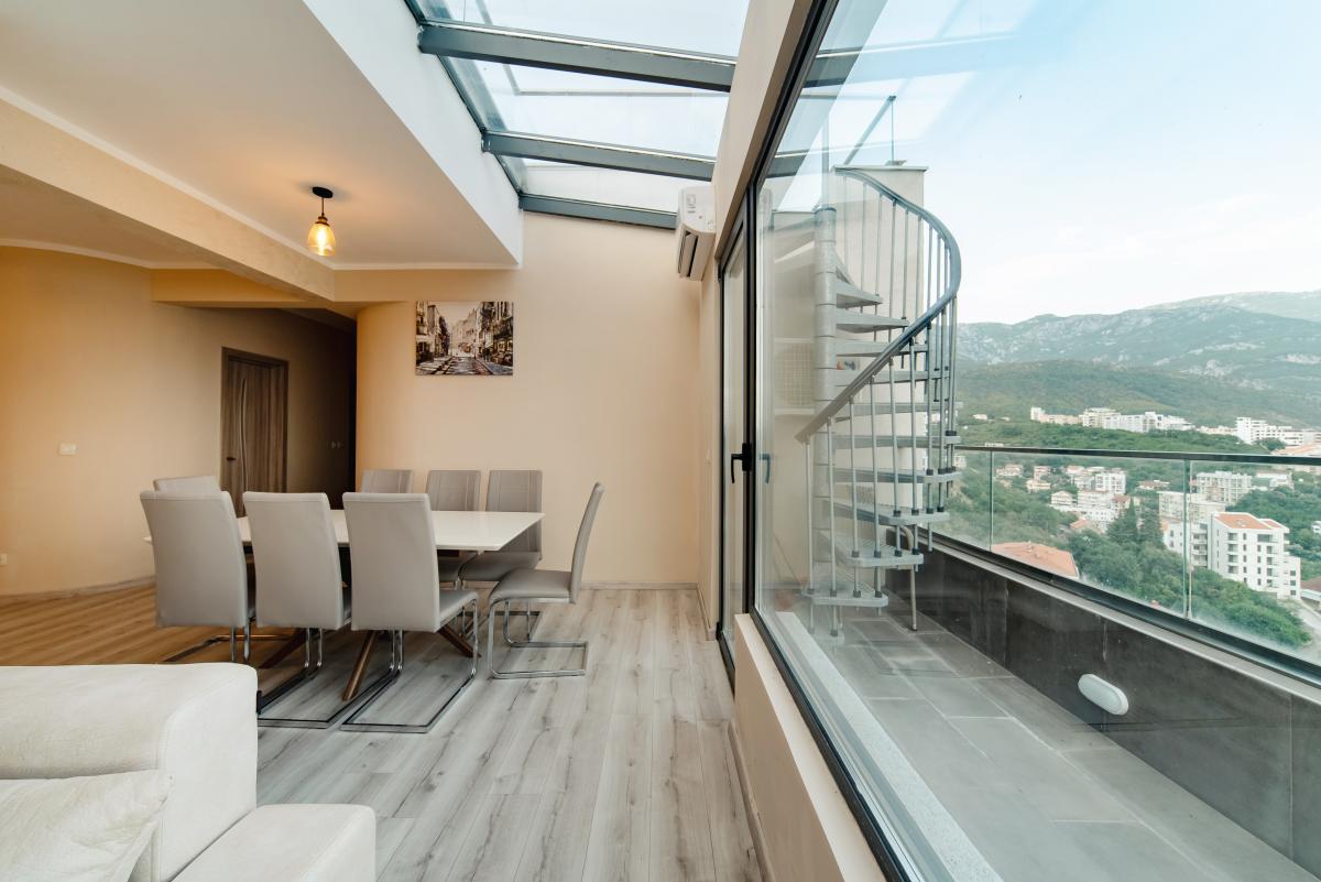 Trosoban stan u Budvi, 257m² 20