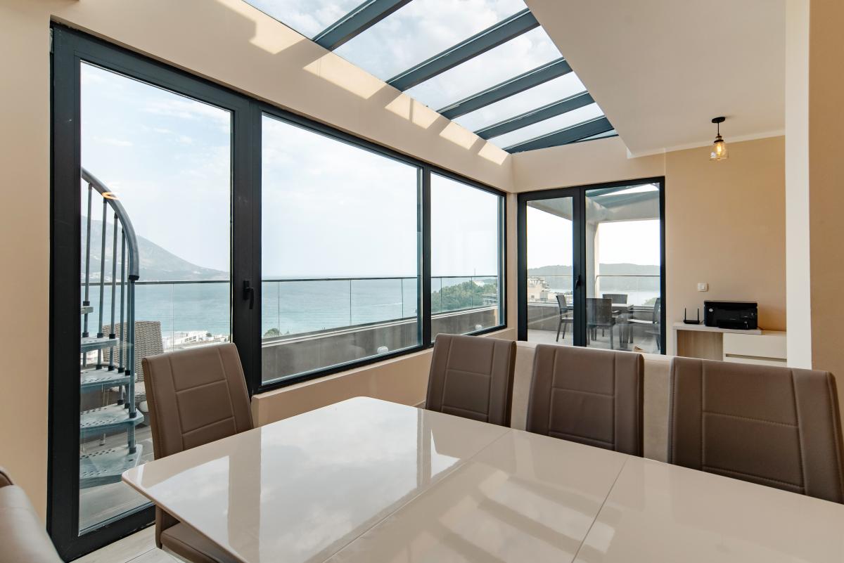 Trosoban stan u Budvi, 257m² 21