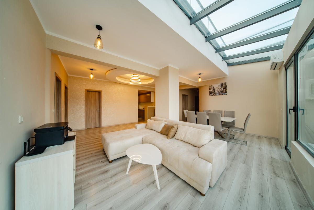 Trosoban stan u Budvi, 257m² 22