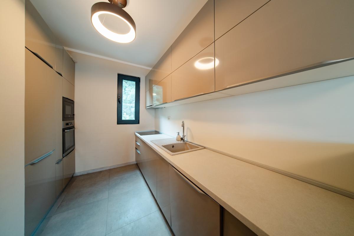 Trosoban stan u Budvi, 257m² 26