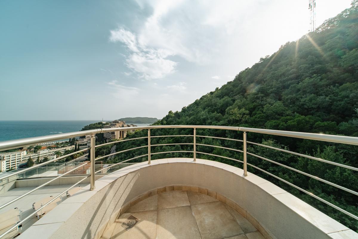 Trosoban stan u Budvi, 257m² 29