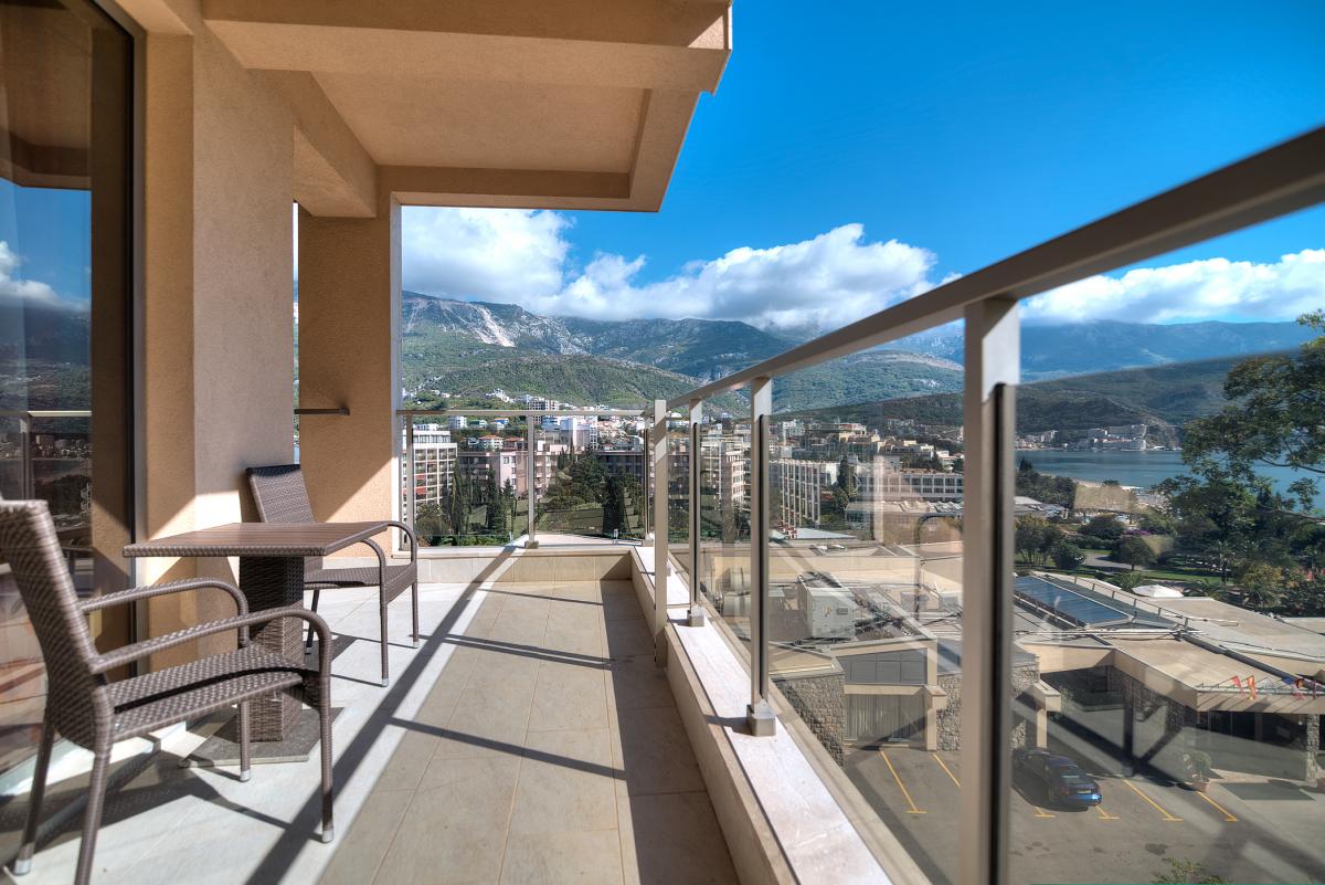 Two-Bedroom Apartment 93m2 for Sale, Sea View, Budva 11