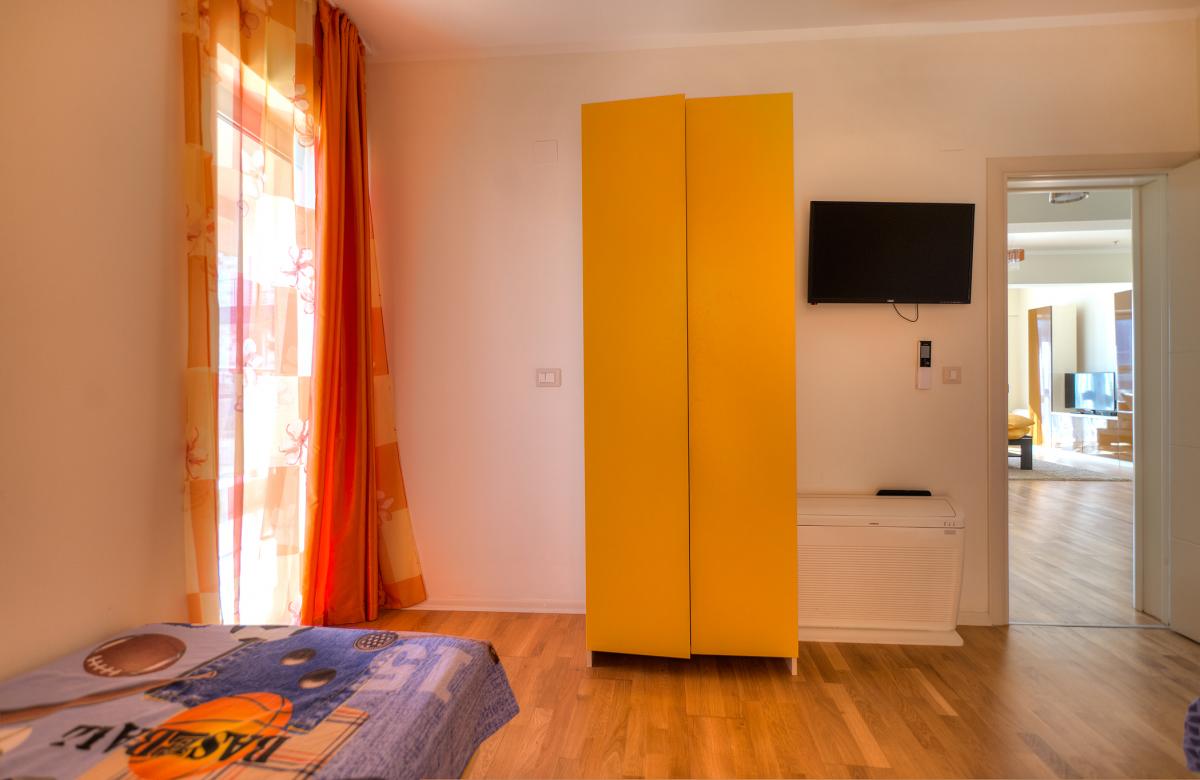 Three-Bedroom Apartment 125m2 for Sale, Sea View, Budva 6